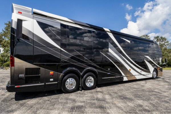 2021-Prevost-Emerald-Exterior