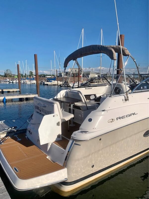 2008 Regal 2565 window express, Roberts Yachts and Collectables.com